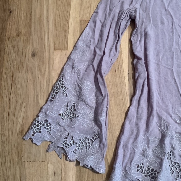 Astr The Label Rayon V-Neck Floral Cut Out Bell Sleeve Boho Blouse Women’s S - Picture 4 of 9